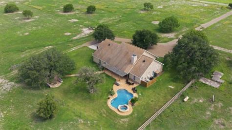 279 County Road 302 George West TX 78022