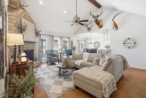 279 County Road 302 George West TX 78022