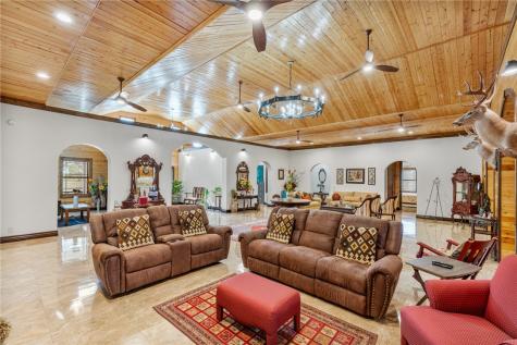 1058 S Smith Avenue Hebbronville TX 78361