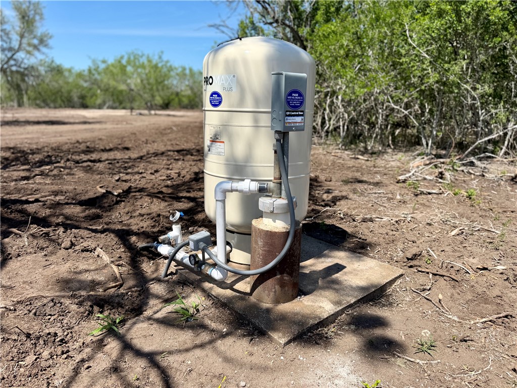 100 Cr 147 George West TX 78022