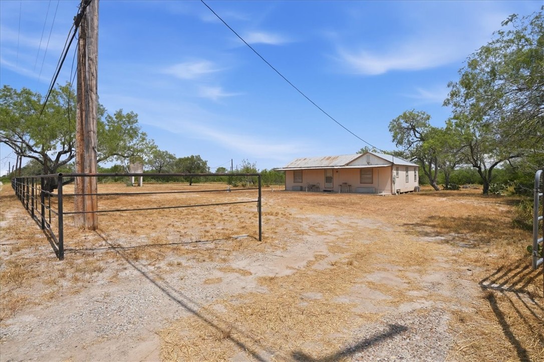 1507 Middle Road George West TX 78022