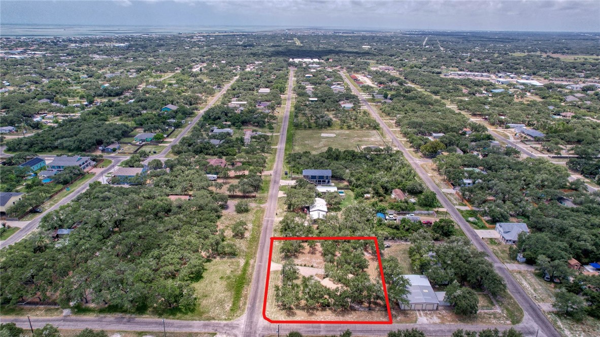 527 N Traylor Avenue Rockport TX 78382