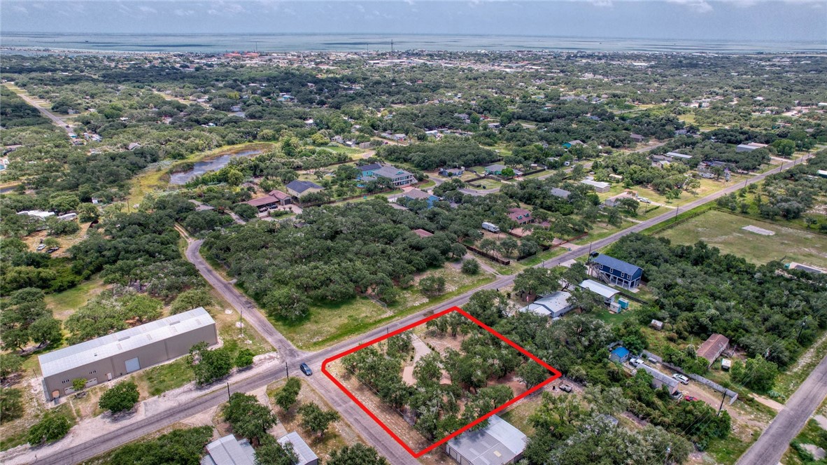 527 N Traylor Avenue Rockport TX 78382