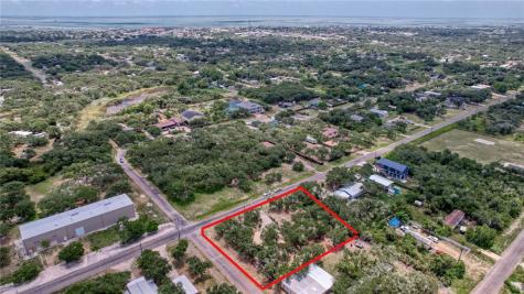 527 N Traylor Avenue Rockport TX 78382