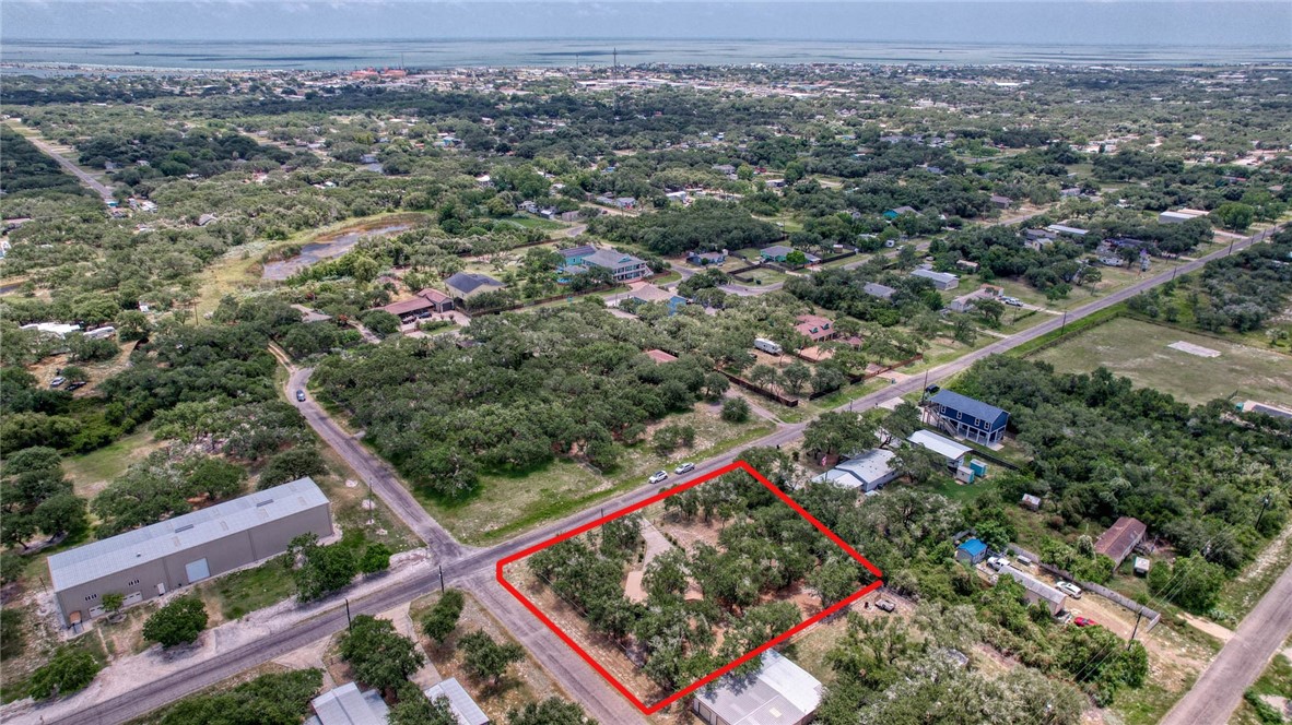 527 N Traylor Avenue Rockport TX 78382