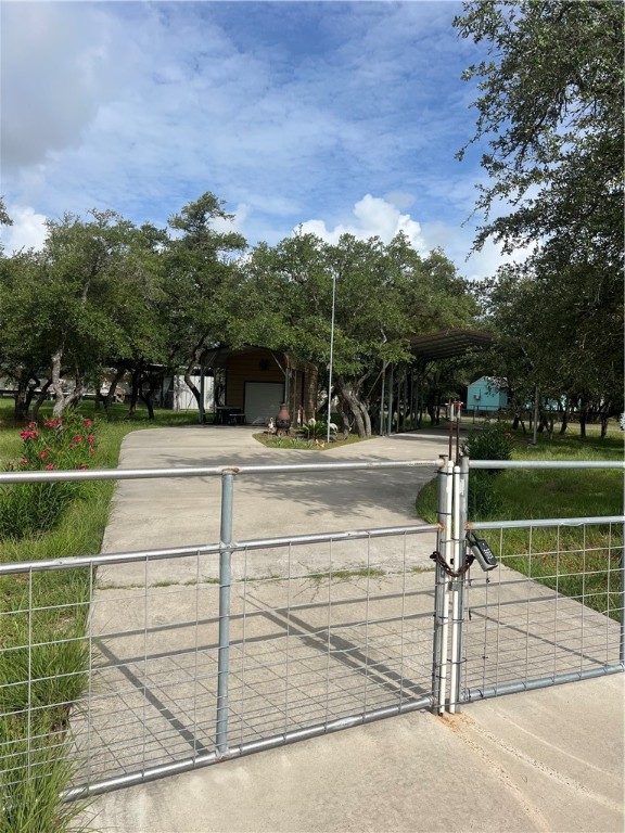 527 N Traylor Avenue Rockport TX 78382