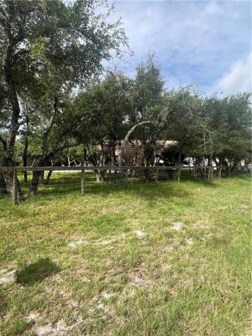 527 N Traylor Avenue Rockport TX 78382