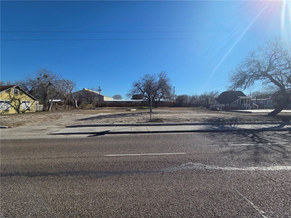 1245 E King Avenue Kingsville TX 78363