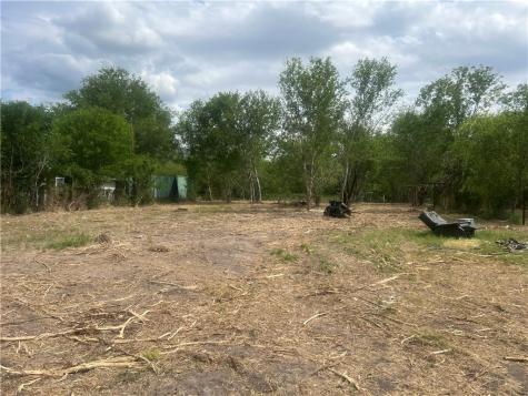 283 N Shore Mathis TX 78368