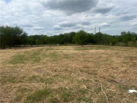 283 N Shore Mathis TX 78368