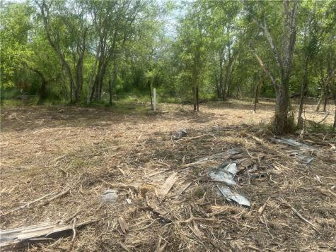 283 N Shore Mathis TX 78368