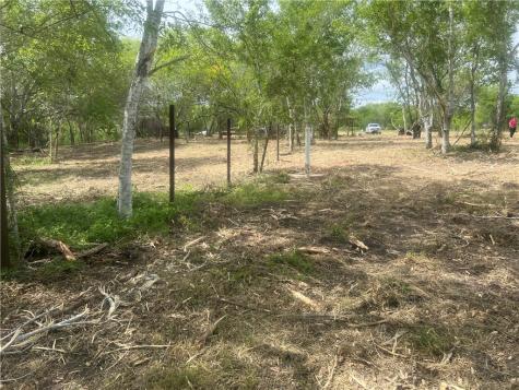 283 N Shore Mathis TX 78368