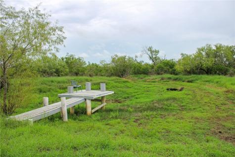 464 Cr 354 Charlotte TX 78011
