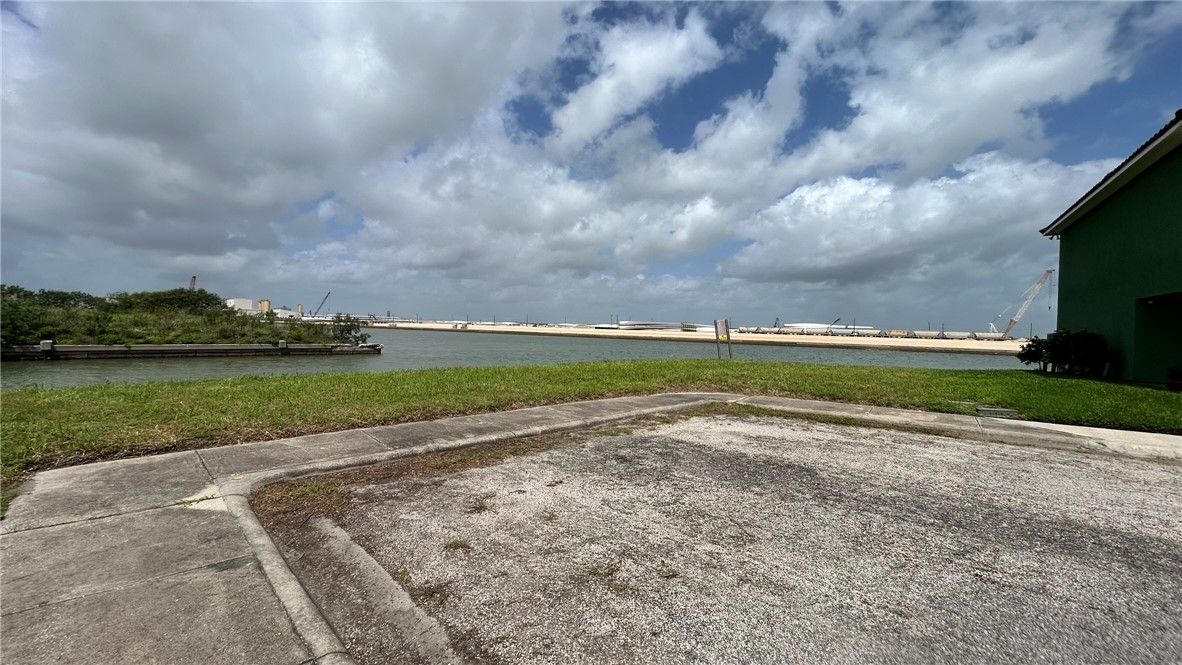 737 Schooner Harbor Corpus Christi TX 78402