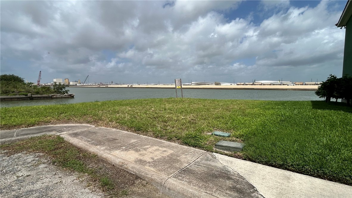 737 Schooner Harbor Corpus Christi TX 78402
