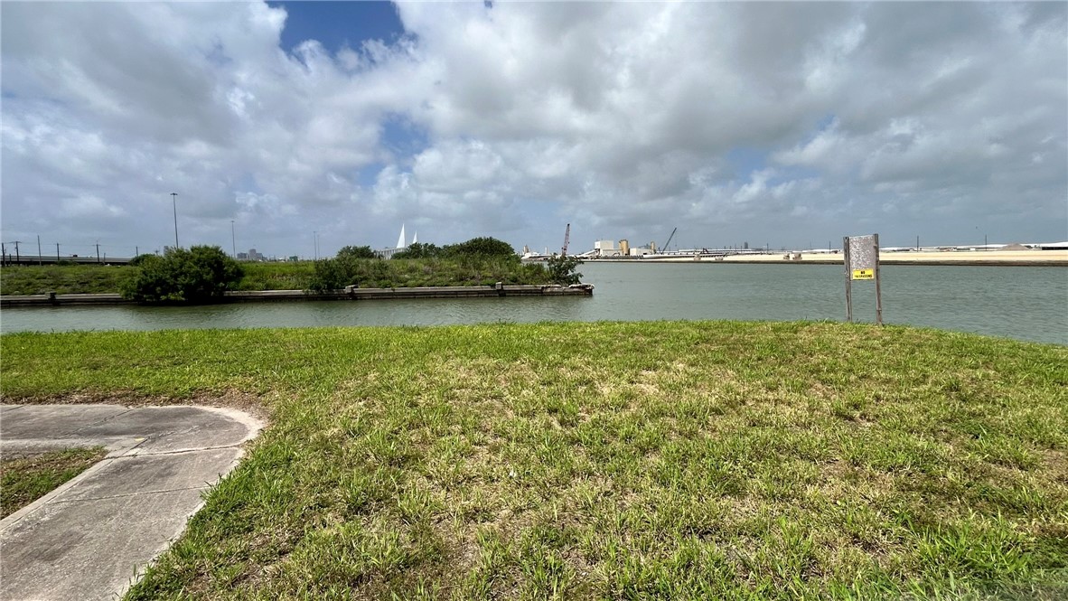 737 Schooner Harbor Corpus Christi TX 78402