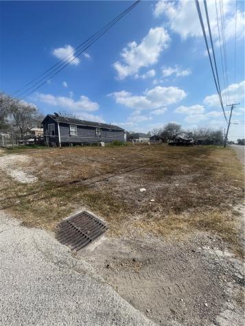 1040 Nebraska Street Robstown TX 78380