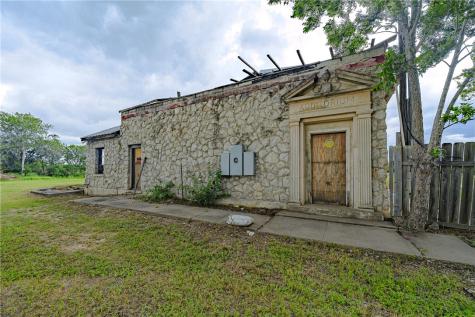 8985 Us Highway 181 Tuleta TX 78162