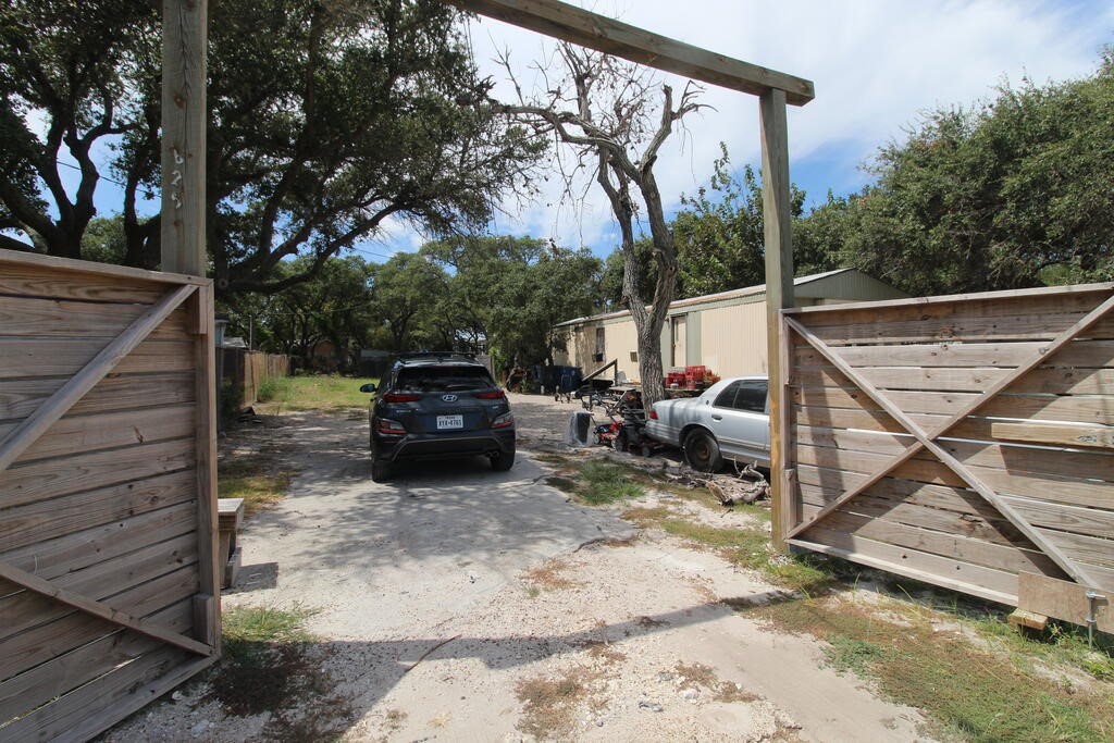 625 S Kossuth Rockport TX 78382