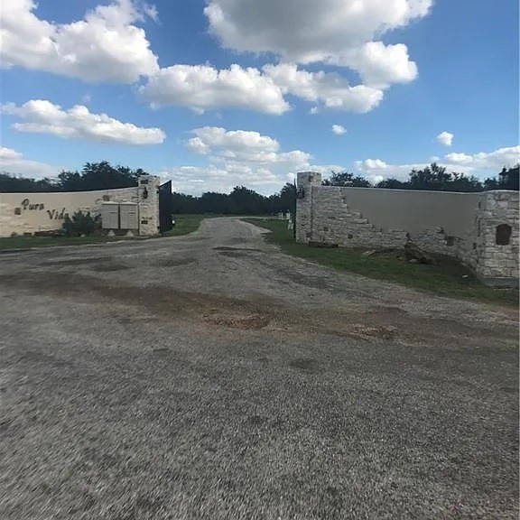 225 Pura Vida Inez TX 77968