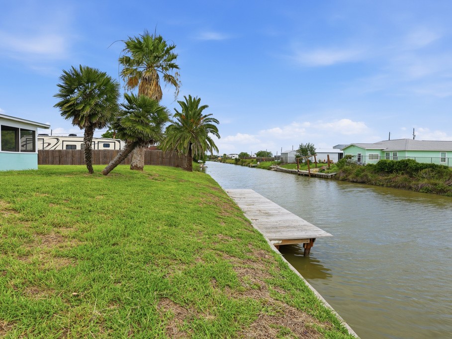 217 W Pompano Rockport TX 78382