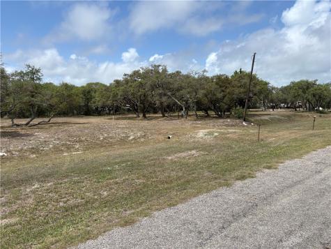 807 Traylor Avenue Rockport TX 78382