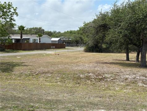 807 Traylor Avenue Rockport TX 78382