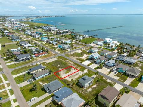 911 S Magnolia Street Rockport TX 78382