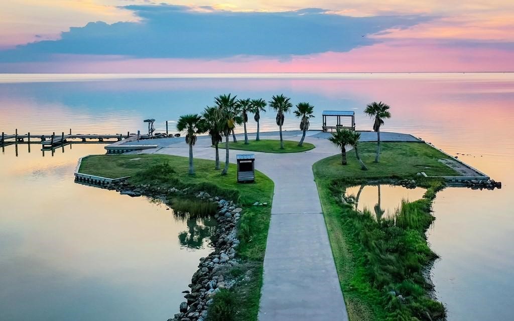102 Redfish Point Drive Rockport TX 78382