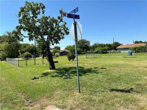 2713 El Paso Avenue Ingleside TX 78362