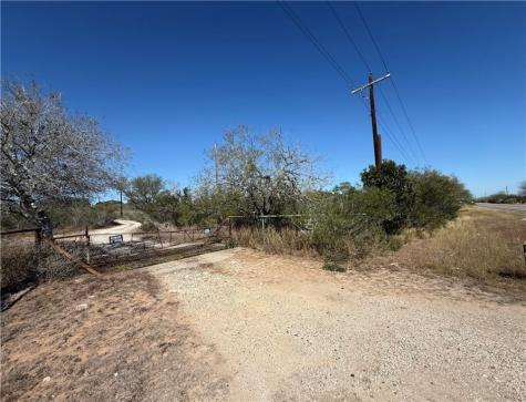 2647 Highway 359 Benavides TX 78341