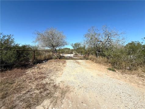 2647 Highway 359 Benavides TX 78341