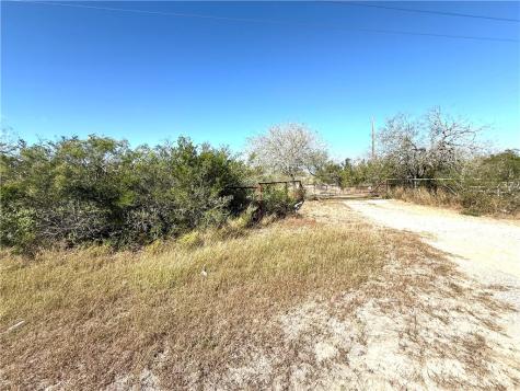 2647 Highway 359 Benavides TX 78341