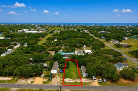 512 S Doughty Street Rockport TX 78382