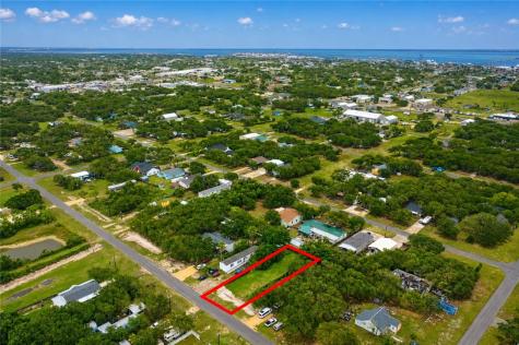 512 S Doughty Street Rockport TX 78382