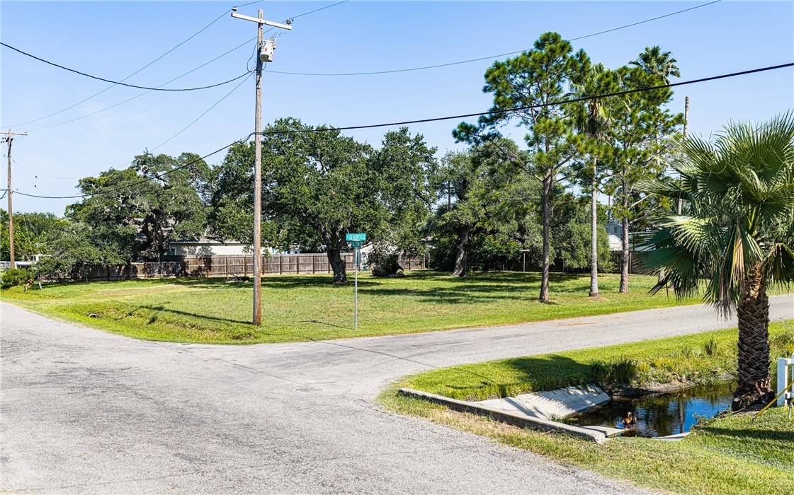 606 Fulton Avenue Rockport TX 78382