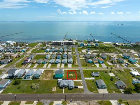 810 E James Street Rockport TX 78382