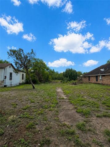 113 Sidbury Avenue Alice TX 78332