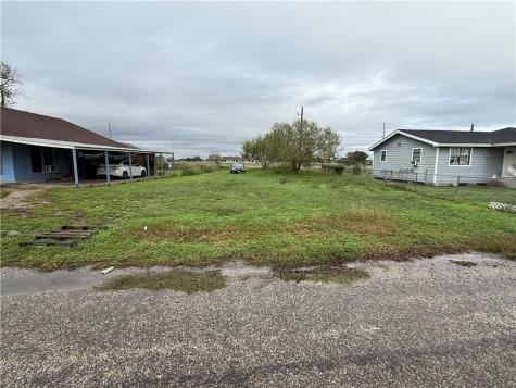 821 Benavides Street Robstown TX 78380