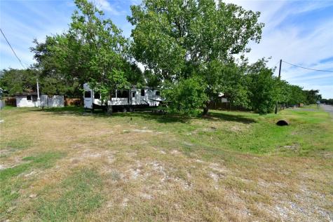 304 Traylor Avenue Rockport TX 78382