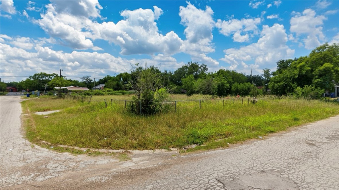 702 S Gardner Street Falfurrias TX 78355