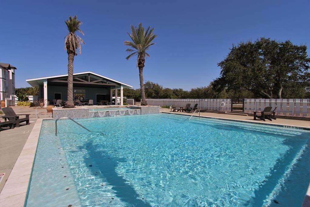 108 Frontenac Rockport TX 78382