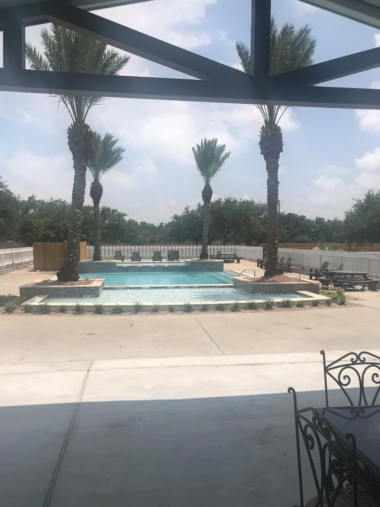108 Frontenac Rockport TX 78382