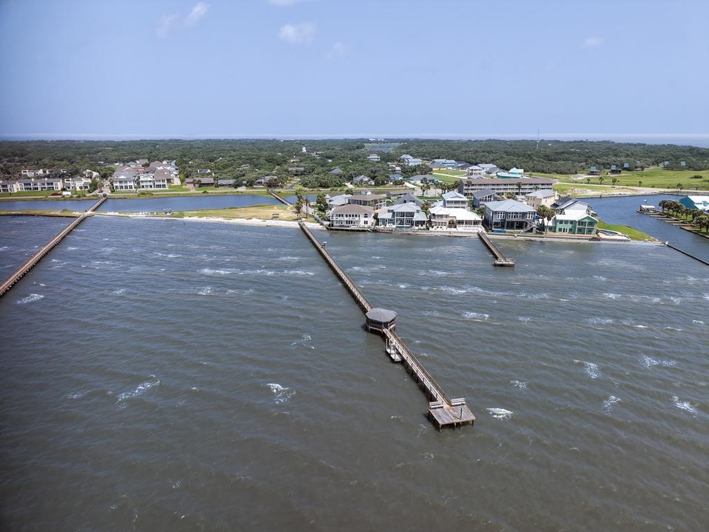 9 Bahama Street Rockport TX 78382