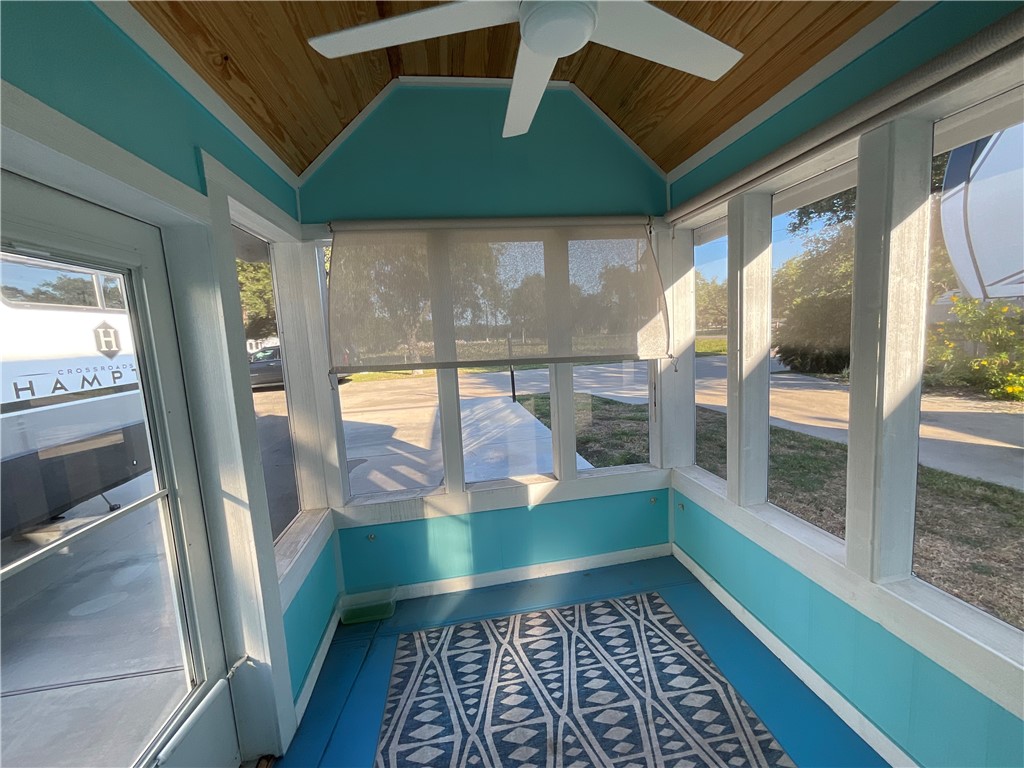 1406 W Corpus Christi Street 18 Rockport TX 78382
