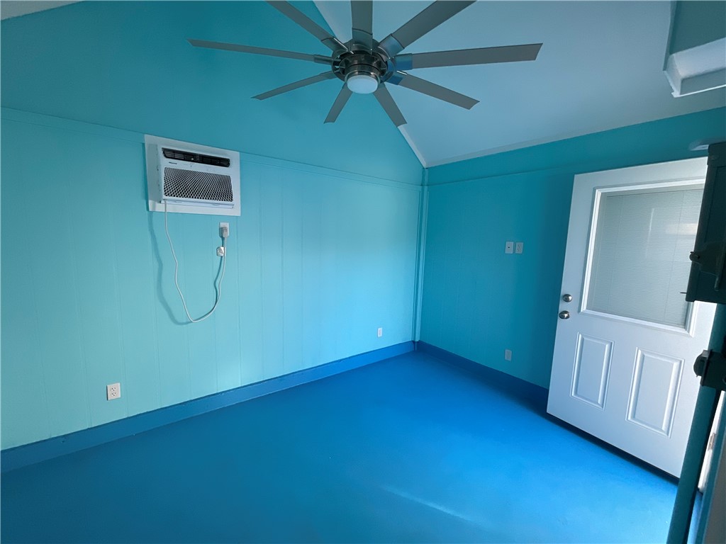 1406 W Corpus Christi Street 18 Rockport TX 78382