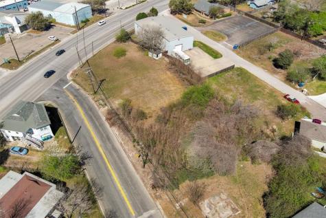 1011 W Broadway Avenue Portland TX 78374