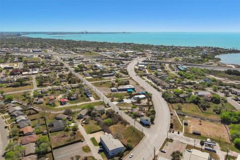 1011 W Broadway Avenue Portland TX 78374