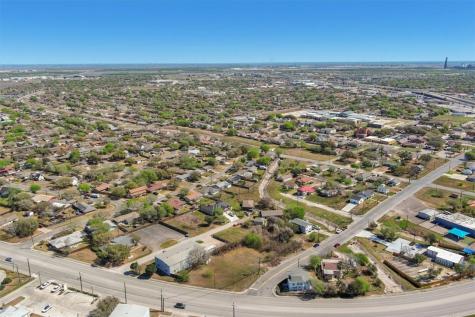 1011 W Broadway Avenue Portland TX 78374