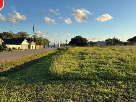 302 W Fannin Street Refugio TX 78377